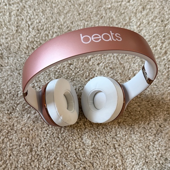 Beats Solo3 Wireless On-Ear Headphones - Rose Gold - Picture 2 of 5